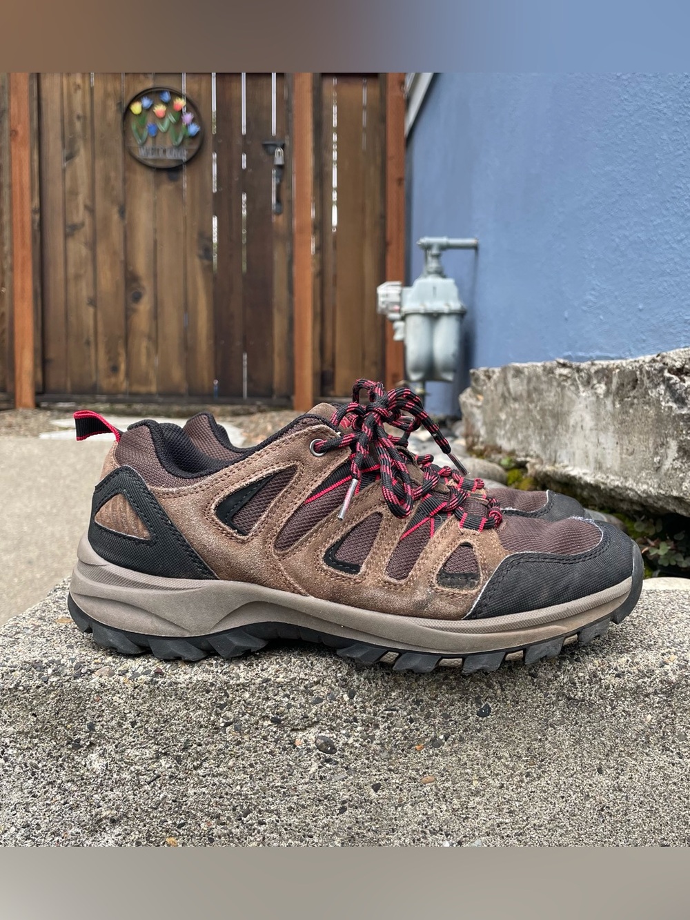 Brown Denali hiking shoes size men’s 8.5